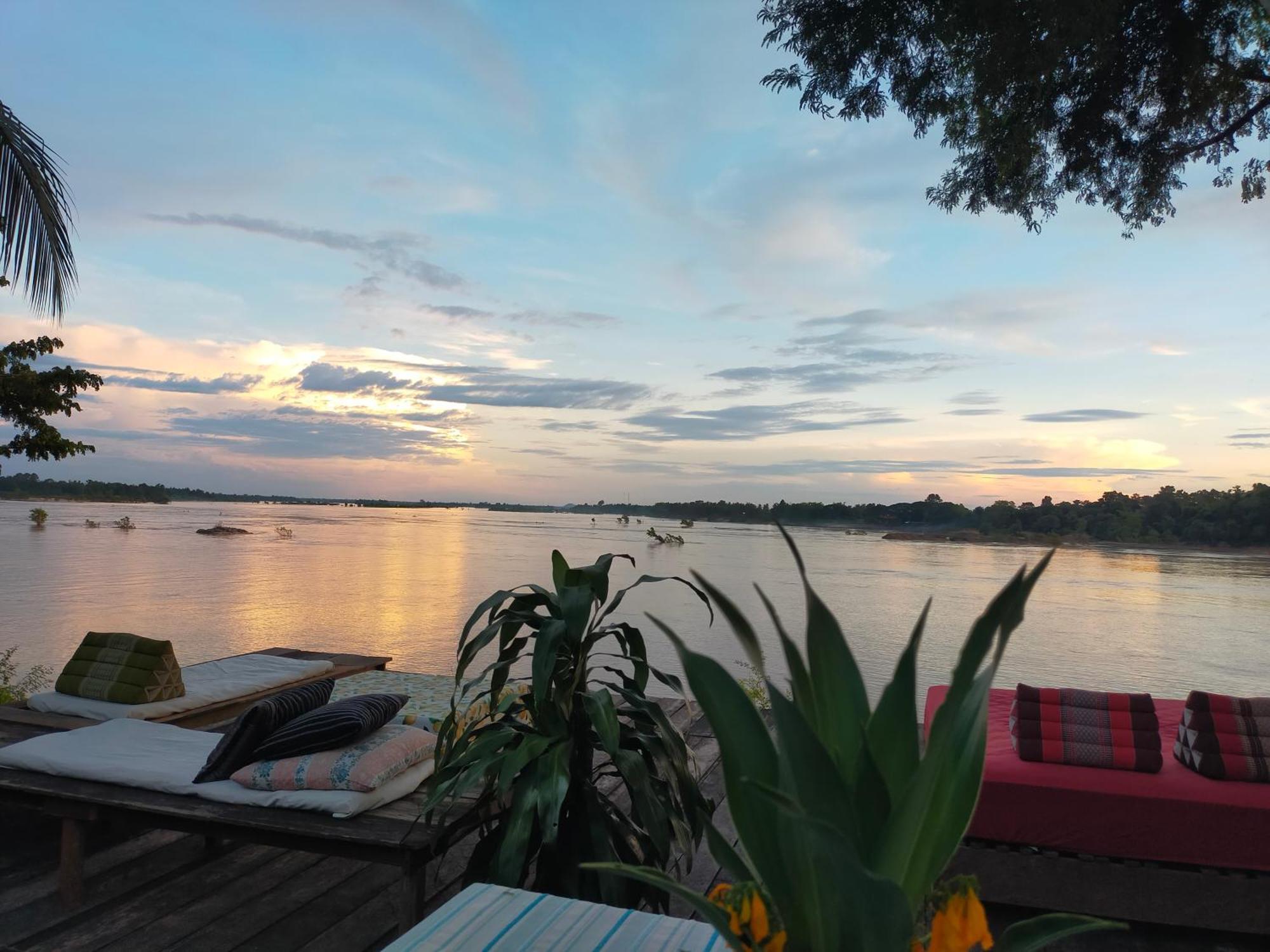 Pomelo Restaurant And Guesthouse - Fishermen & Tammarine Cottages Riverfront - Experience Nature, Culture And Adventure & Tailor-Made Tour Ban Khon Eksteriør billede