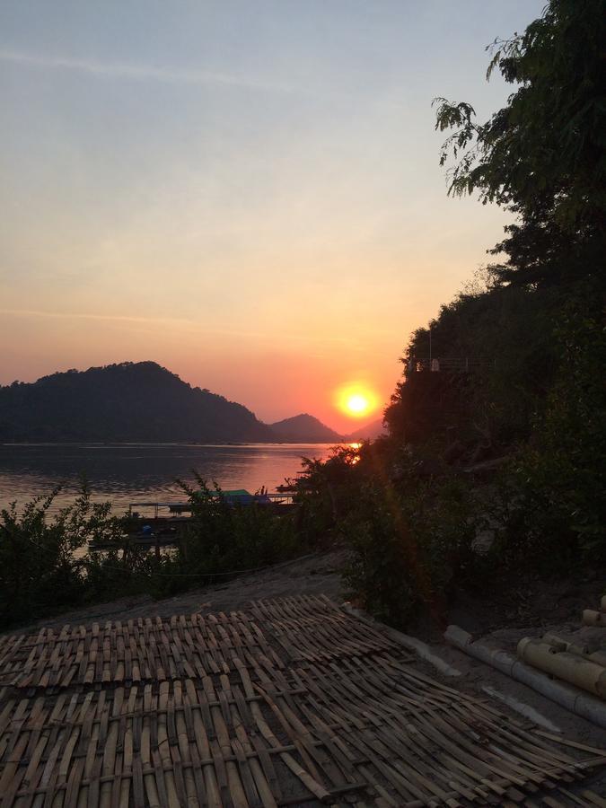 Pomelo Restaurant And Guesthouse - Fishermen & Tammarine Cottages Riverfront - Experience Nature, Culture And Adventure & Tailor-Made Tour Ban Khon Eksteriør billede
